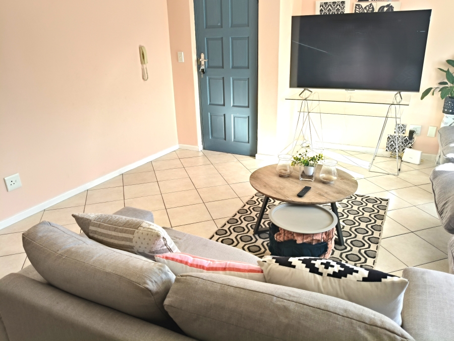 2 Bedroom Property for Sale in Whispering Pines Western Cape